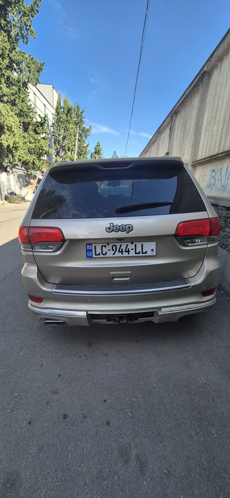 Grand Cherokee 2015 — 12,000$