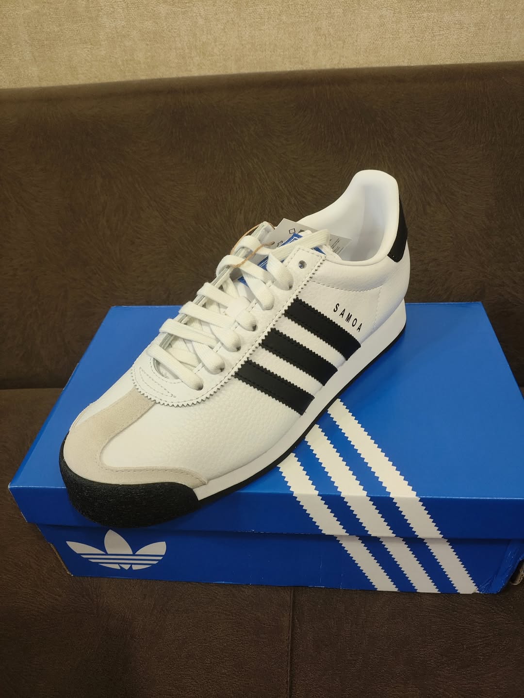 Adidas-ის ტყავის ორიგინალი ბოტასი - ზომა: