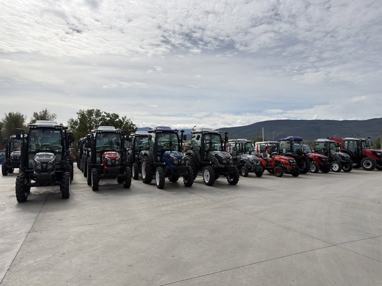 🚜 **"Aqro-Kom"-da kənd təsərrüfatı texnikasının geniş seçimi!**