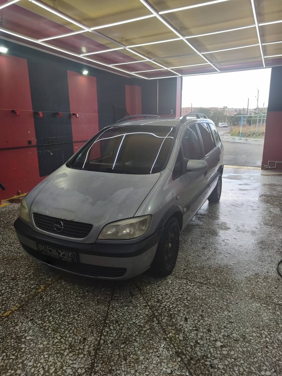 Opel Zafira 2000 — 4,600$