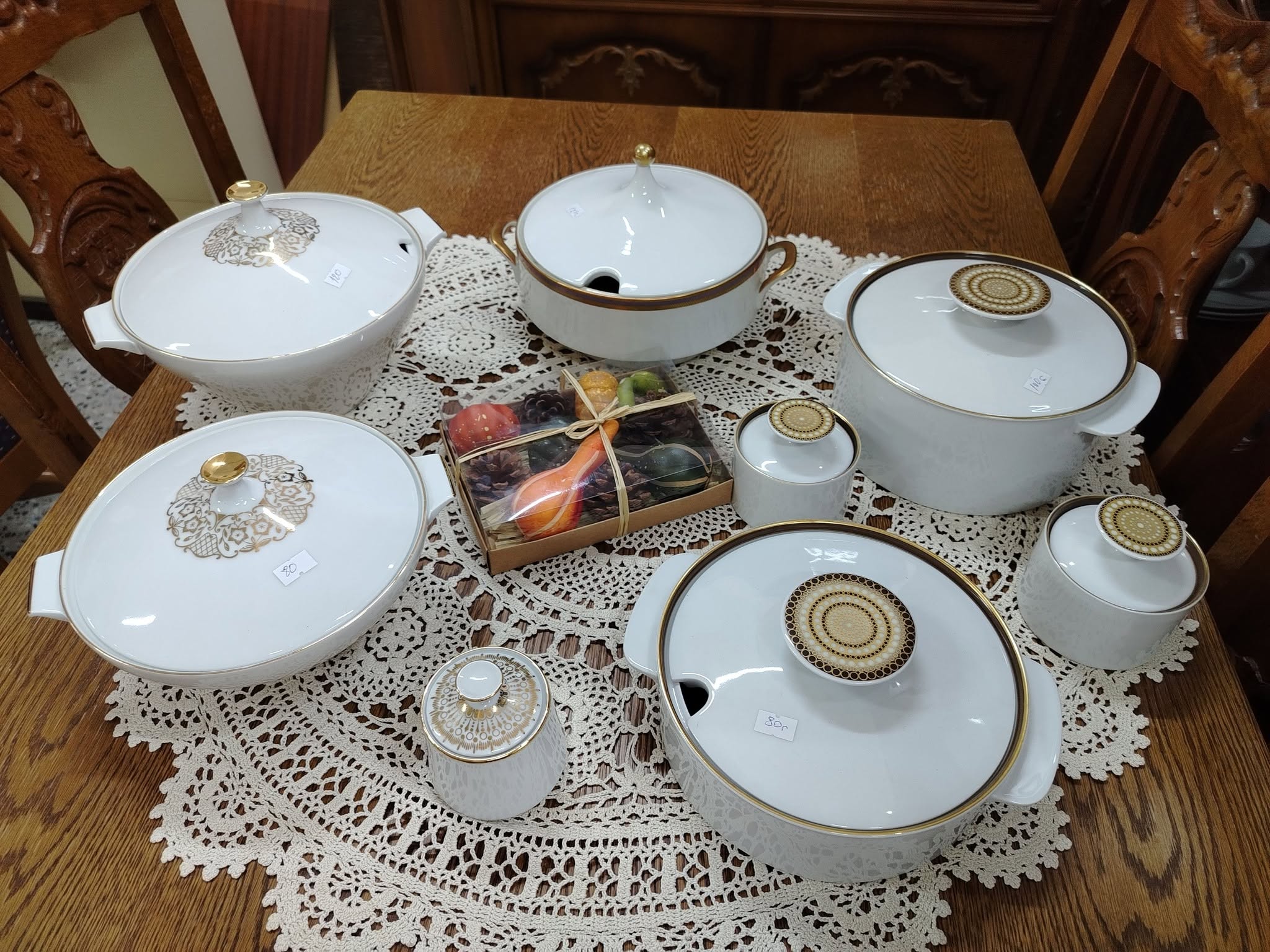 Alman various boyutlarda süpürgelikler satılır