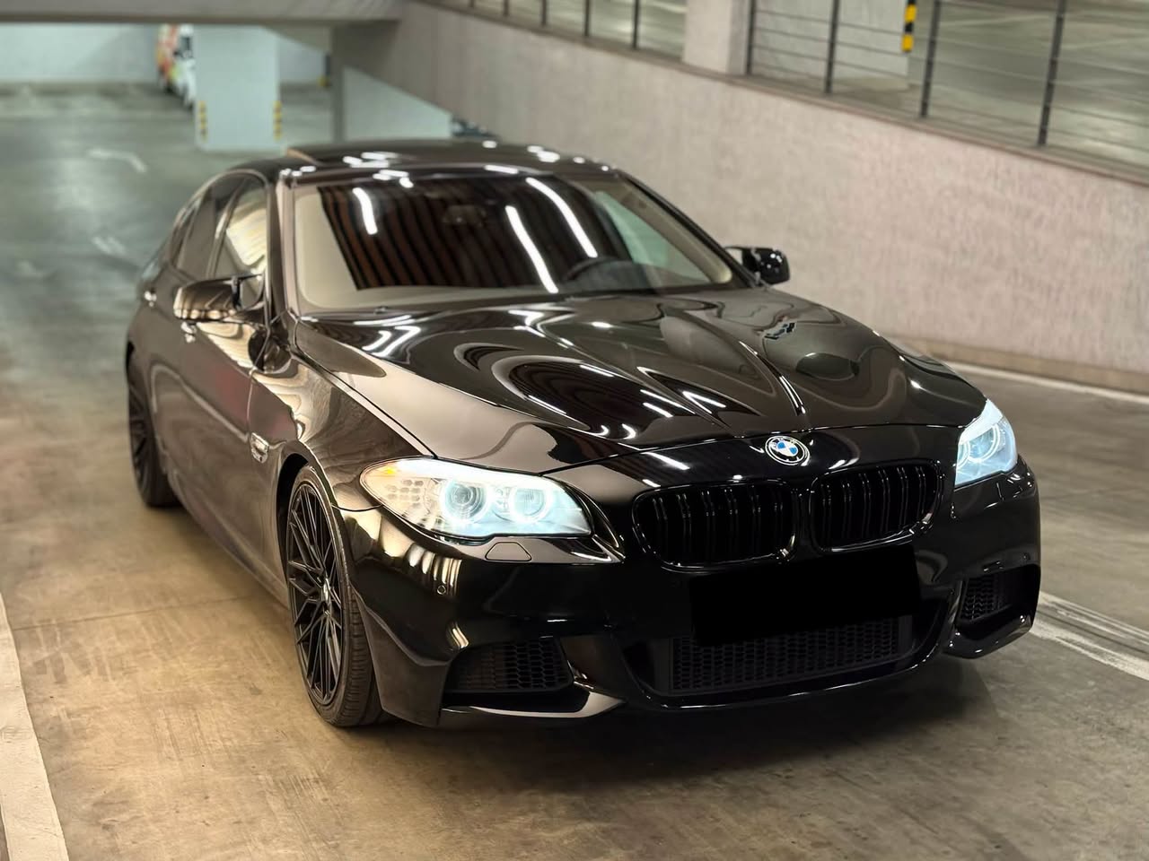 BMW 2011 — 15,500$