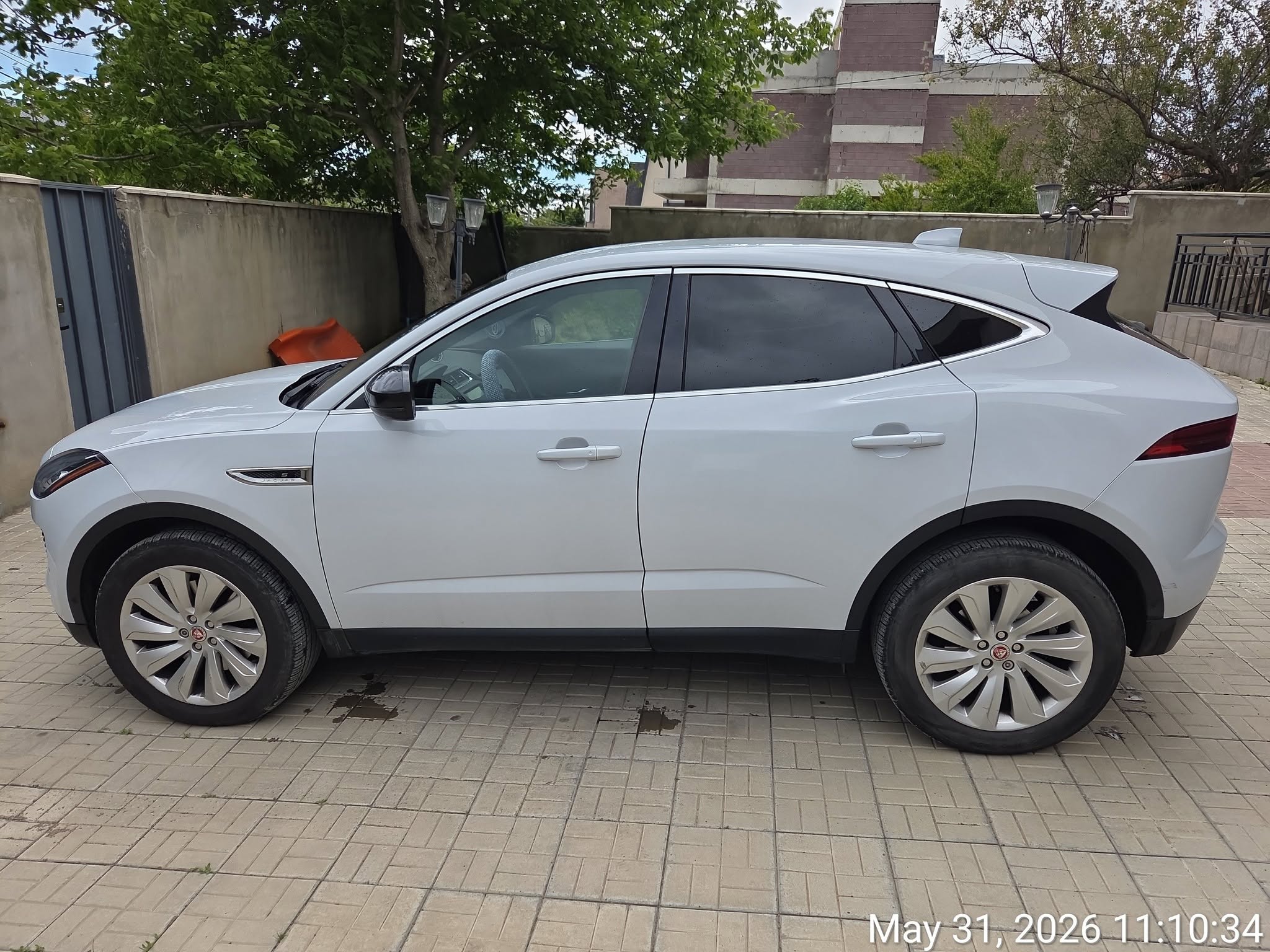 იყიდება - იცვლება Jaguar E-pace წელი: 2017 — 14,400$