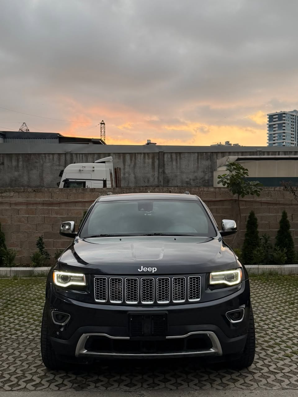 Jeep Grand Cherokee 2014 — 8,300$