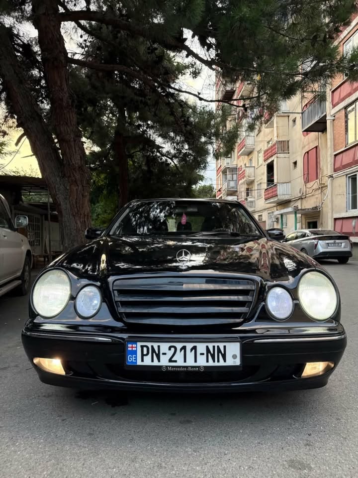 Mercedes-Benz 2002