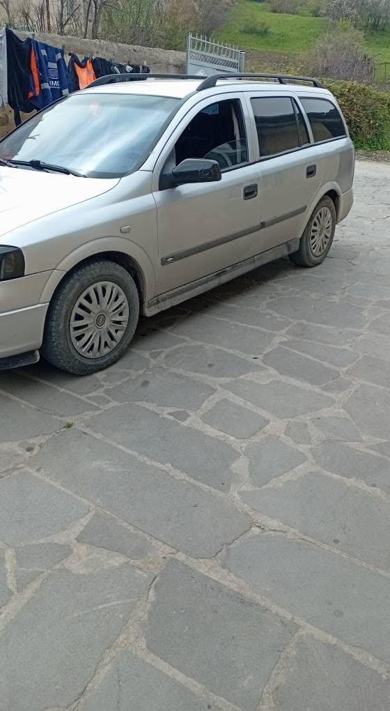 Avtomobil 2001