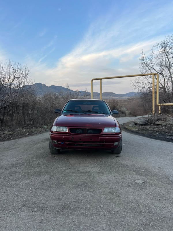 Avtomobil