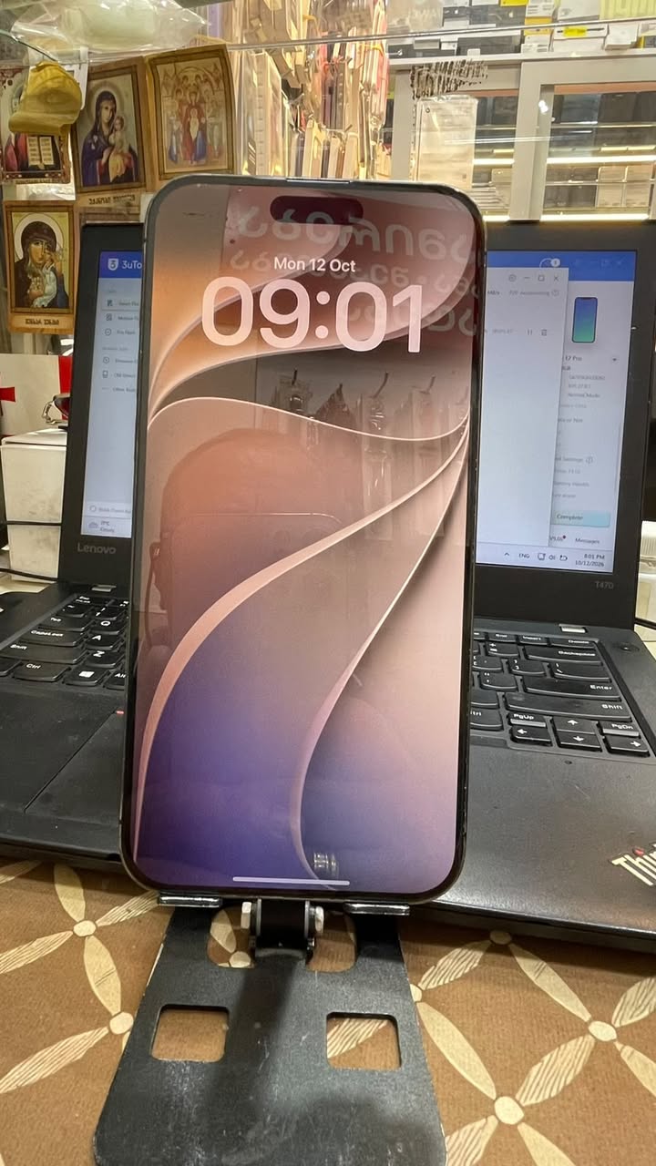 **იყიდება Iphone 15 Pro Max 256GB — 1,700₾