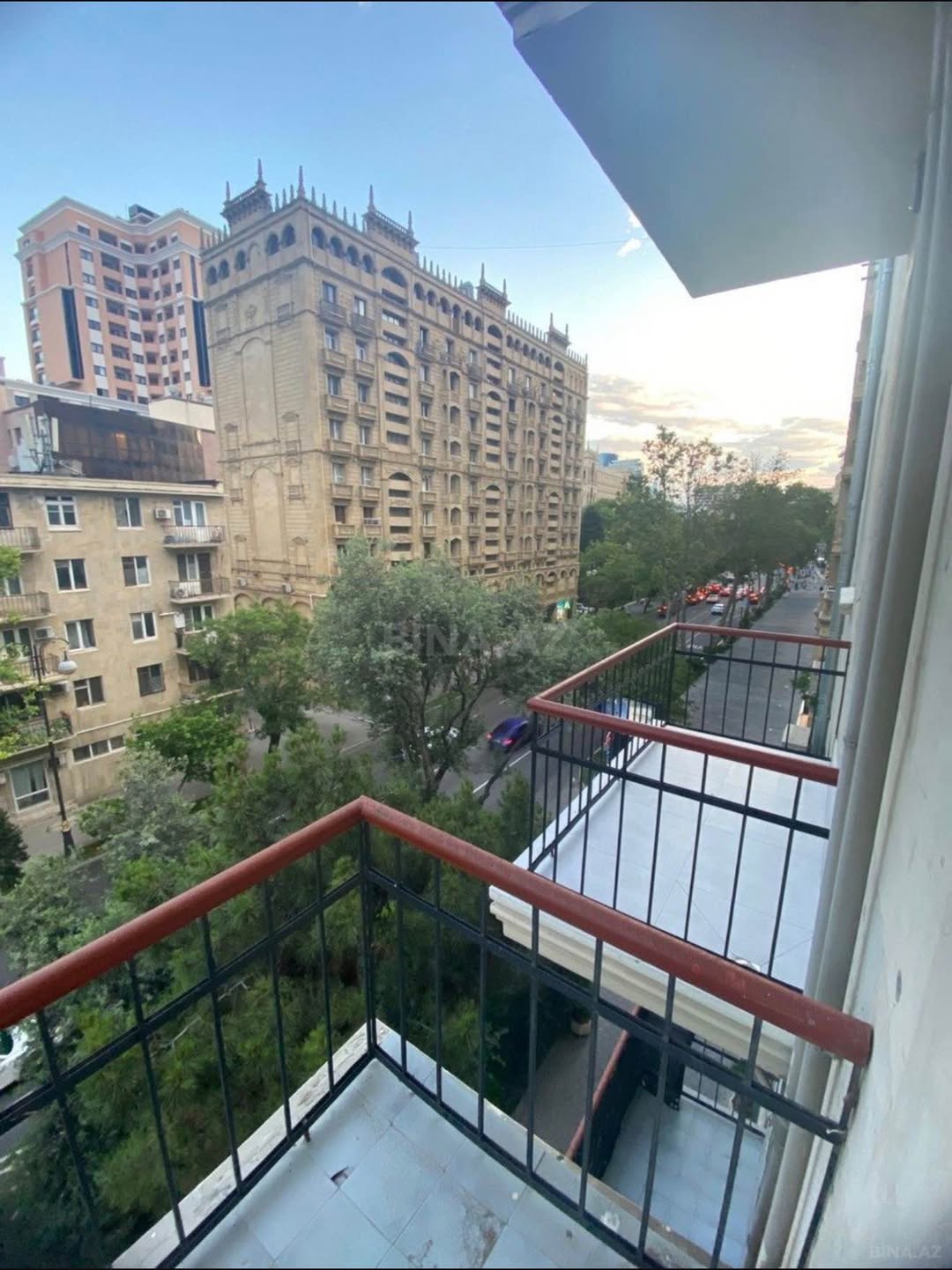 📍 Адрес: ул. Низами, 98 — — 800₼