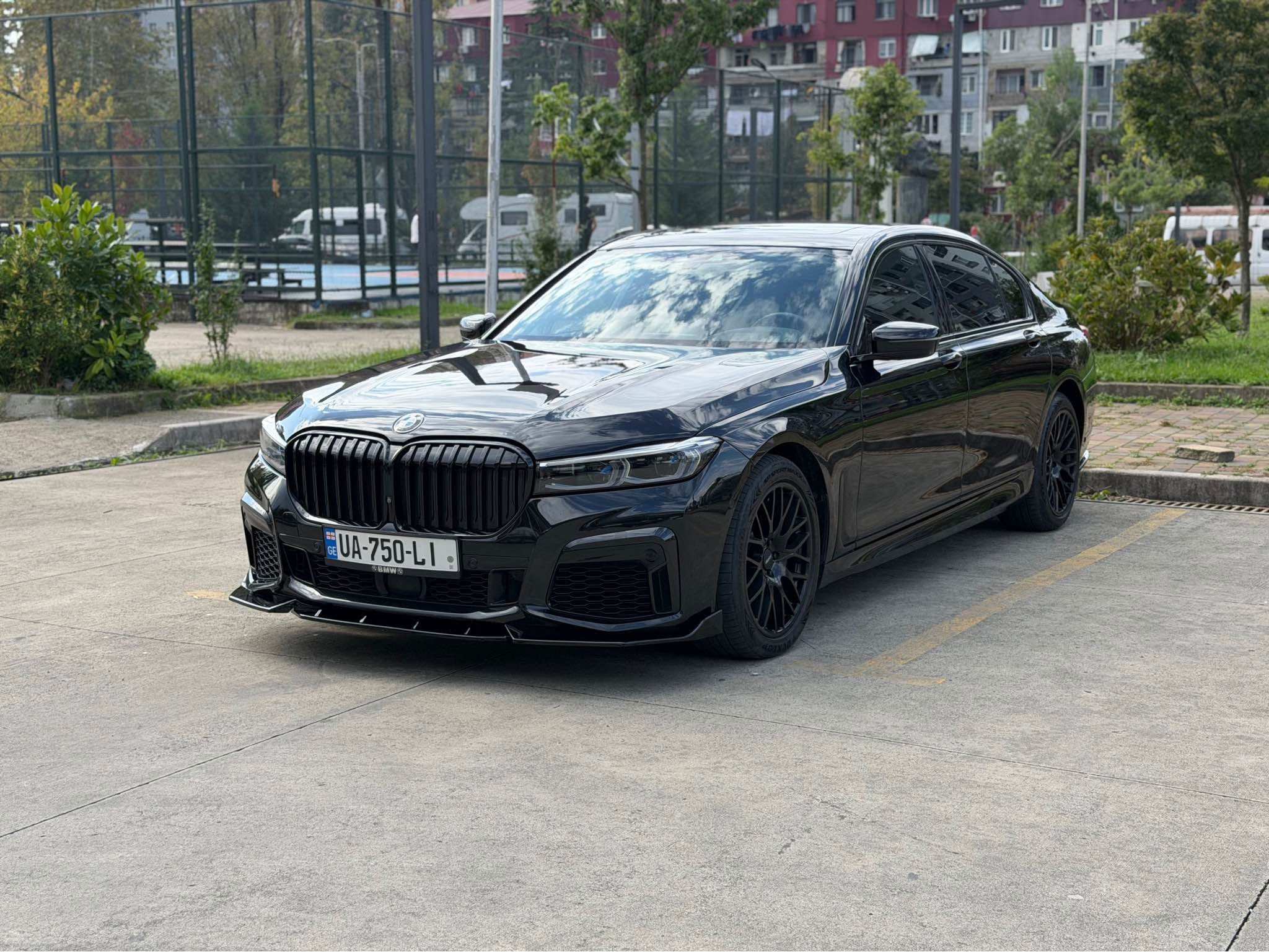 BMW 750i xDrive 2018 — 30,000$
