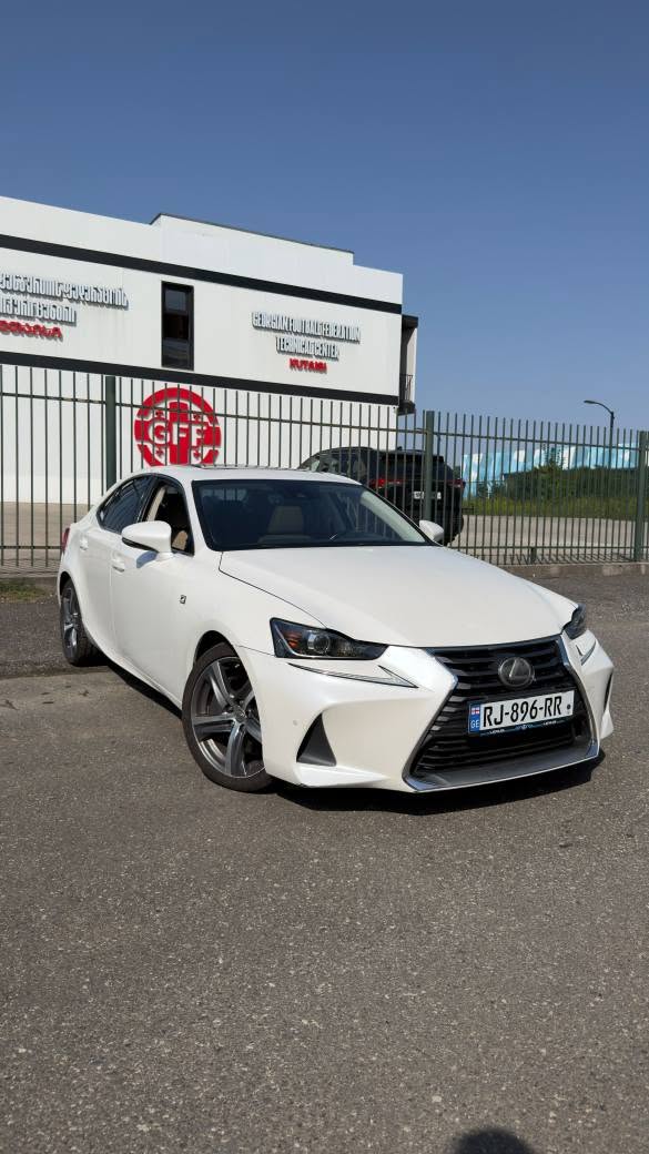 Lexus IS 200T 2017 — 10,500$