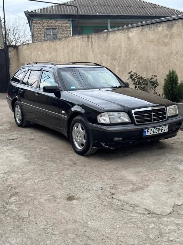 Avtomobil
