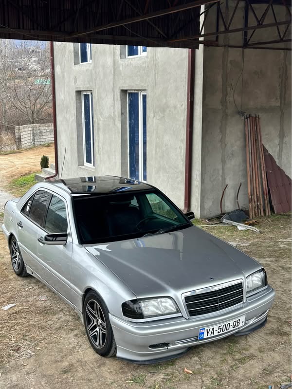 Avtomobil 1999
