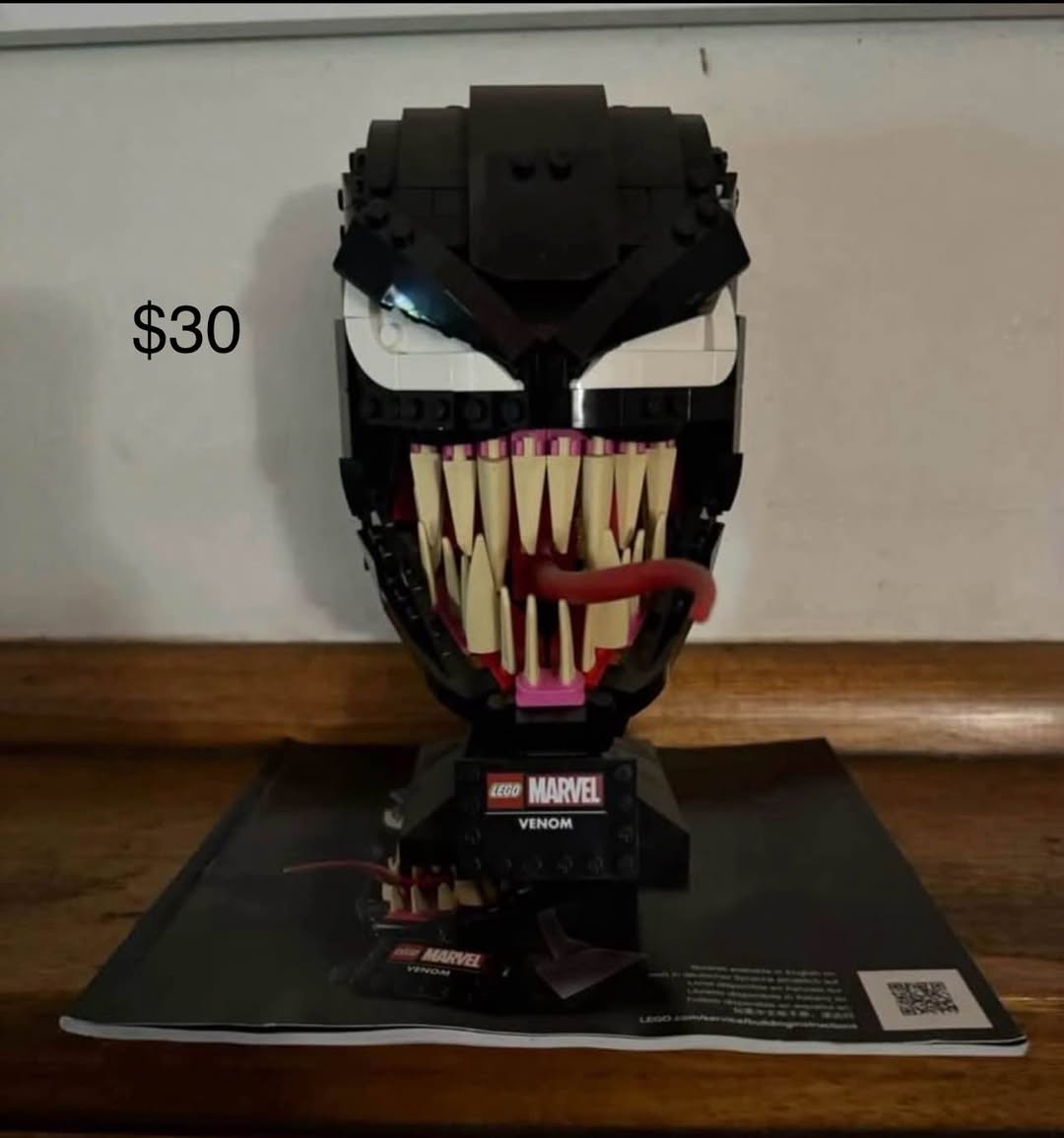 LEGO Marvel Venom head with book