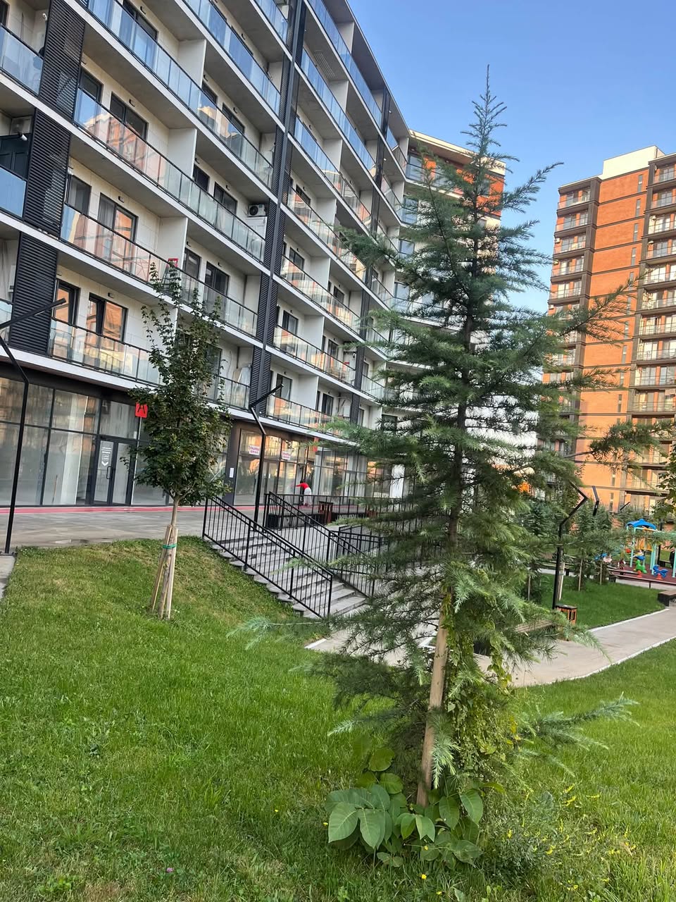 ორთაჭალაში ვყიდი უცხოვრებელ ბინას ნაწილობრივ ავეჯით,