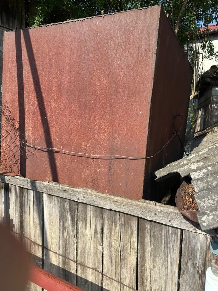 1800 litre thick-sheet metal tank