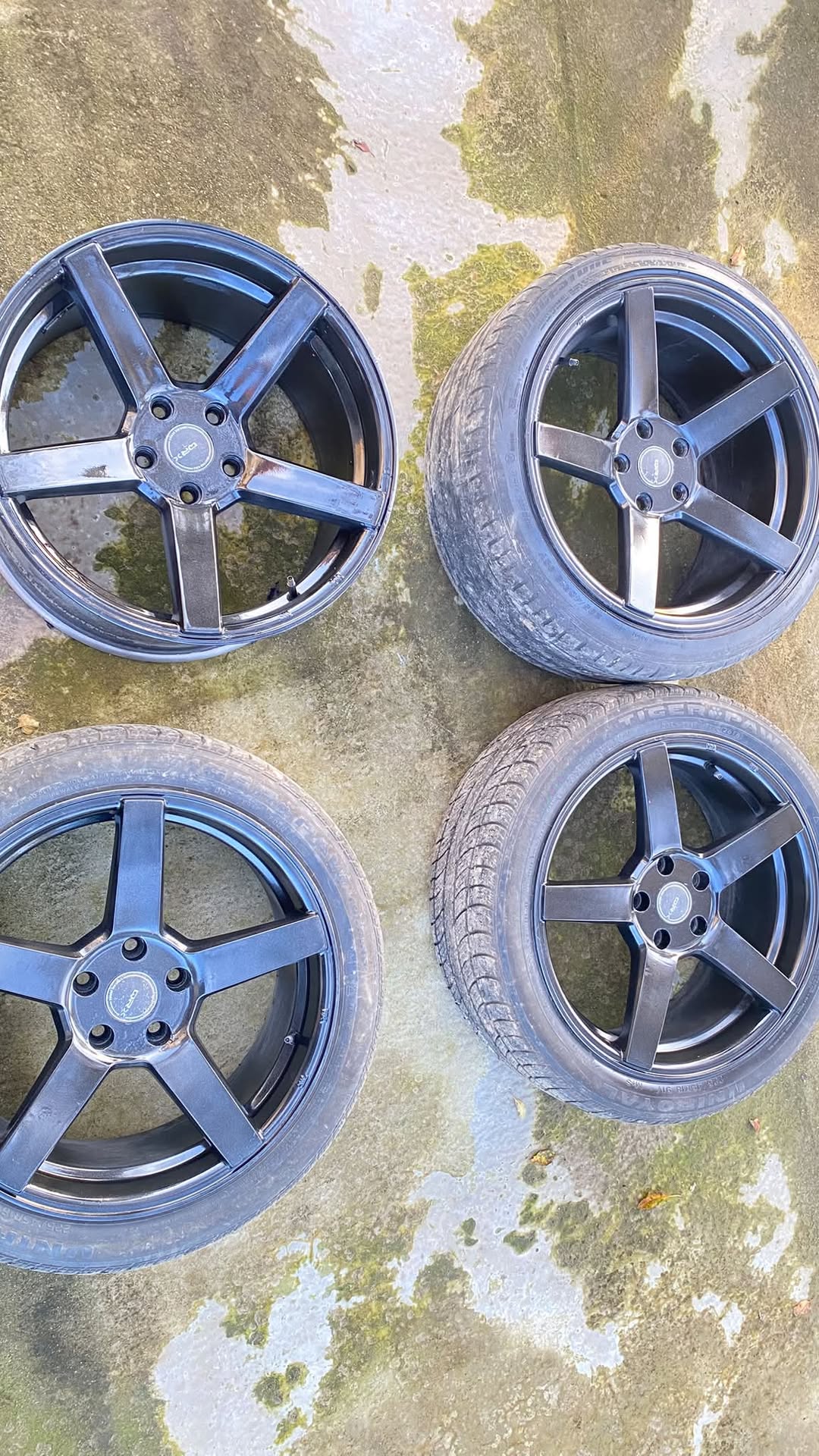 R18 Vossen CV3 8-9,5J 5/112-5/114.3 ერთია