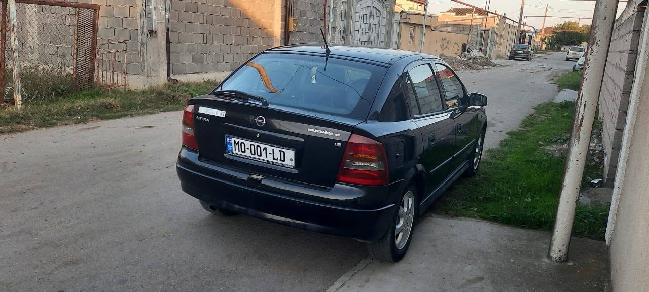 Avtomobil
