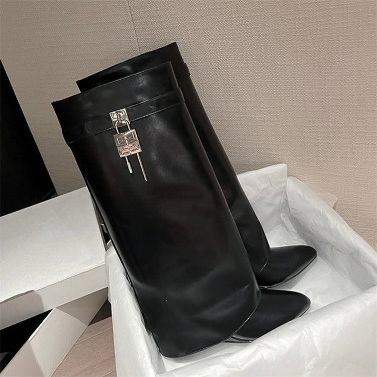 Black pointed boots with silver lock, sizes 35-41