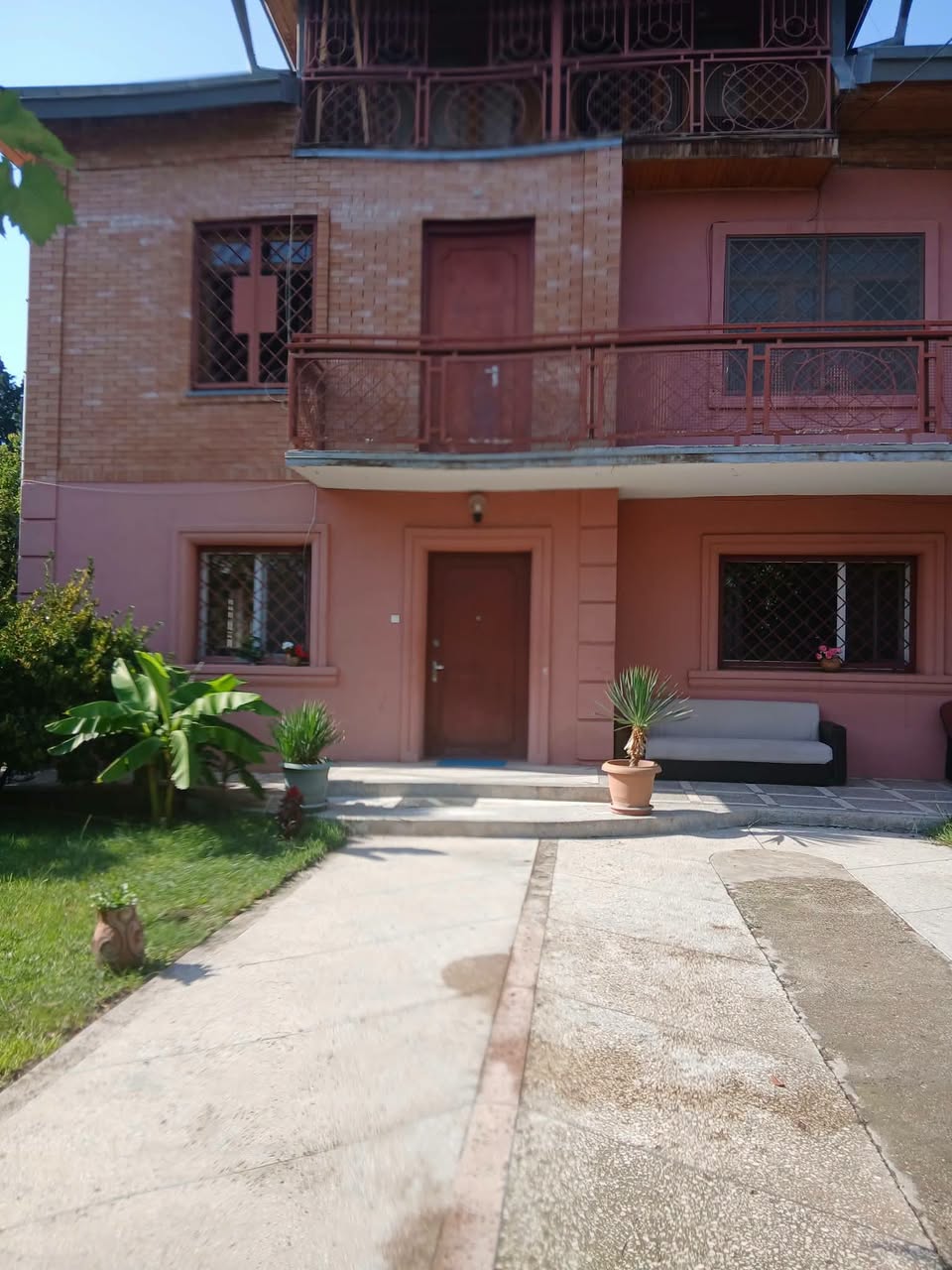 Ev, Tbilisi — $2,000