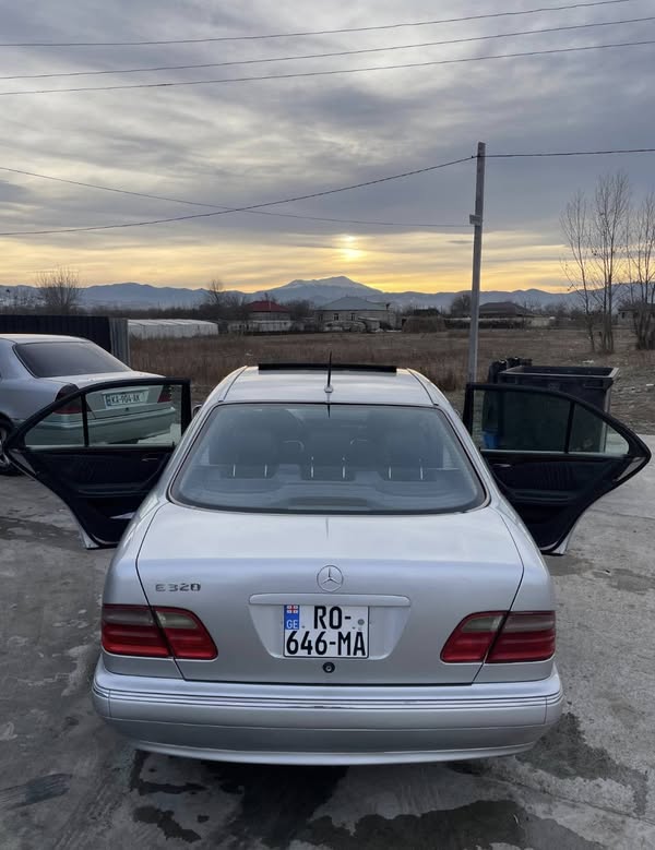 Avtomobil