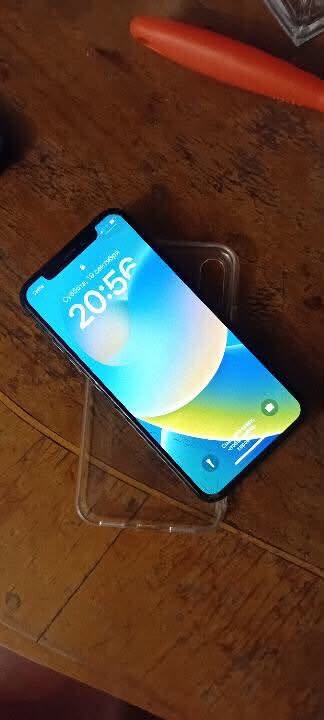 iPhone ქეისით, მუშაობს მშვენივრად