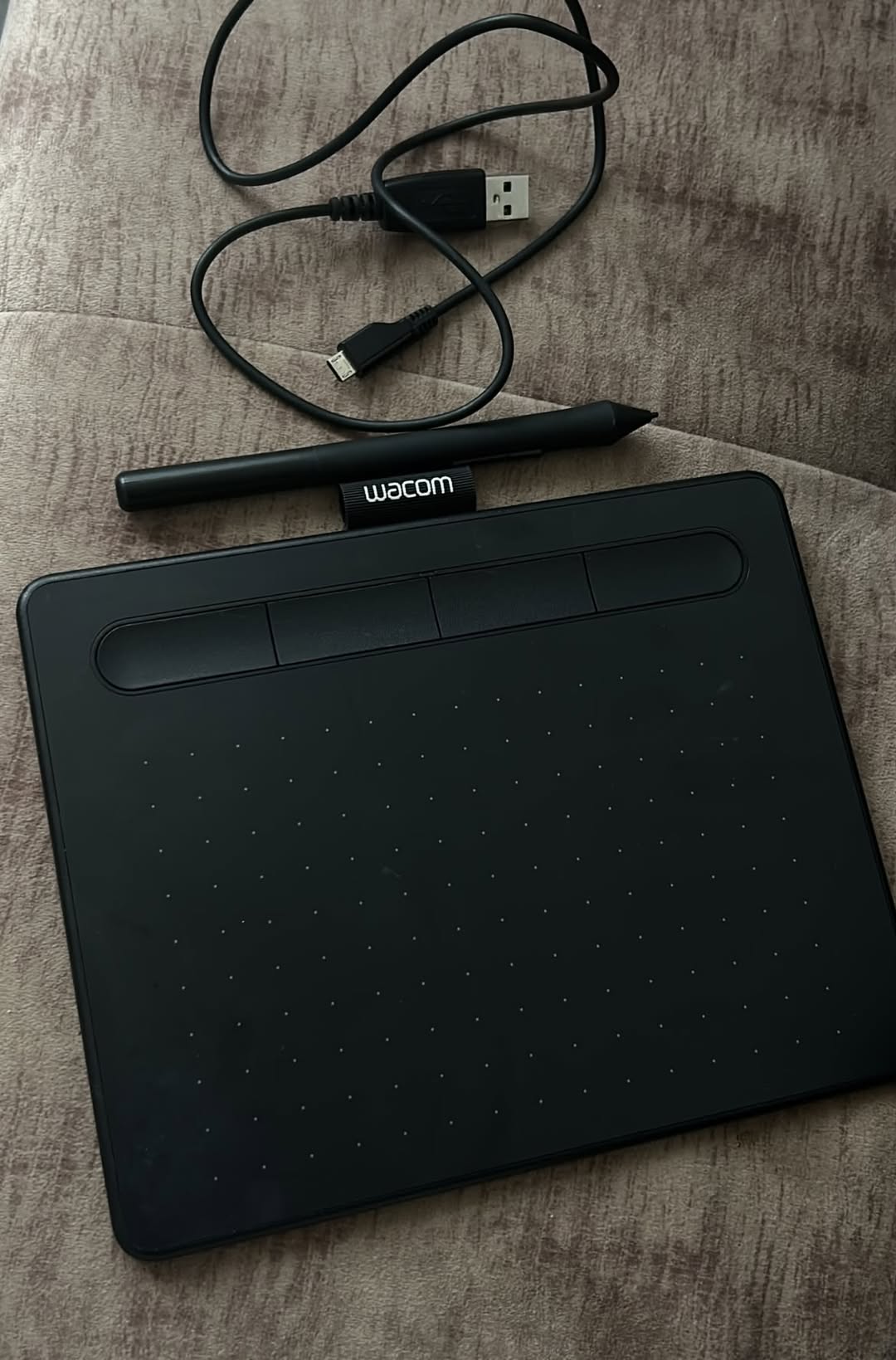 Wacom Intuos Small գրաֆիկական պլանշետ