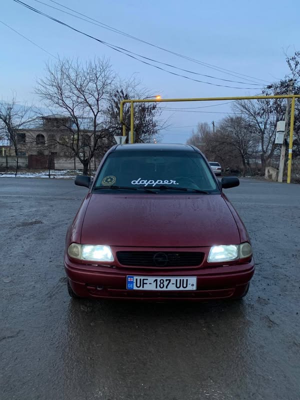 Avtomobil