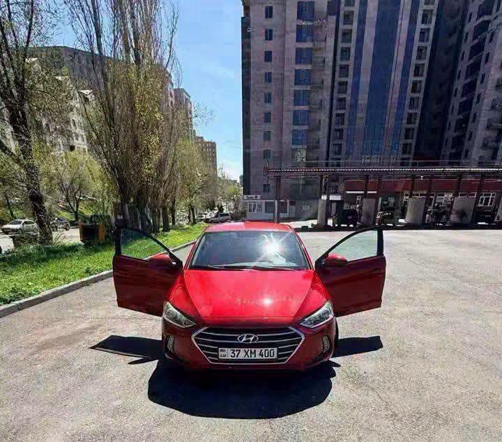 Hyundai Elantra 2017 — 10,000$