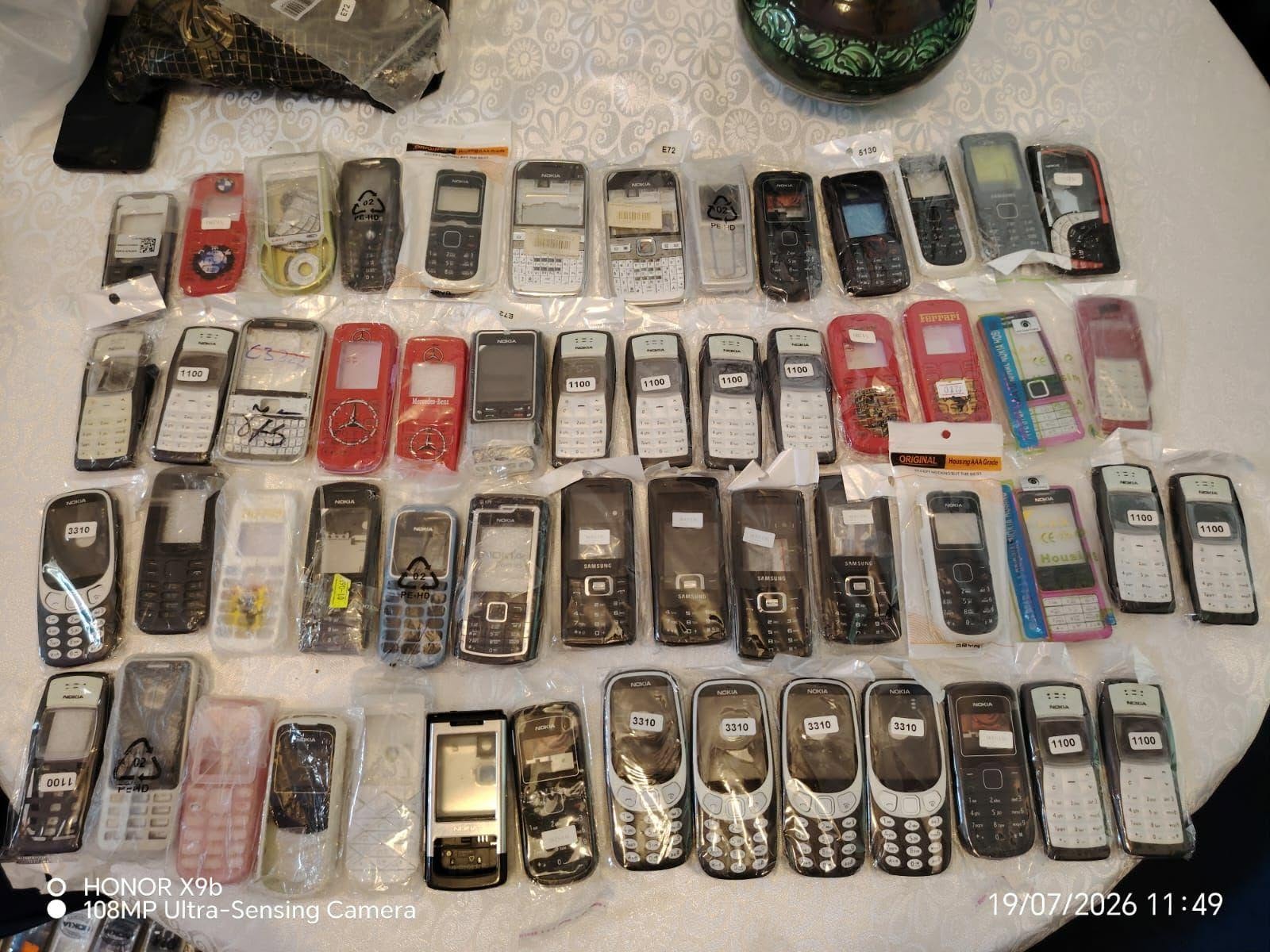 Butun kohne Telefonlarin Korpuslari mende her