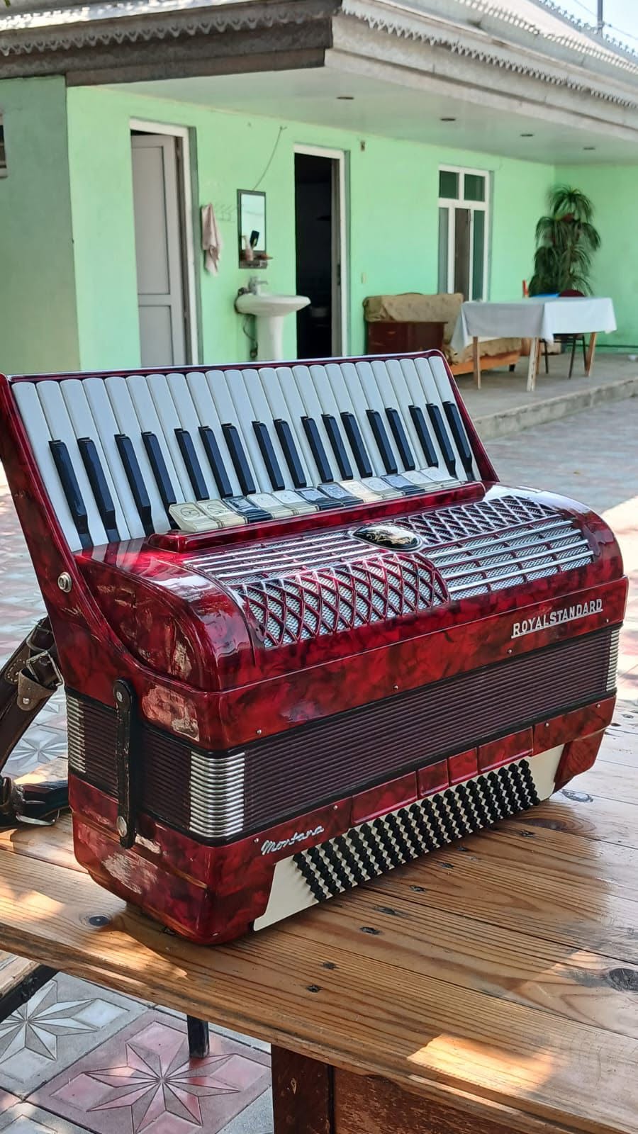 Royal Standard accordion Germany 12 registers, 120 bass