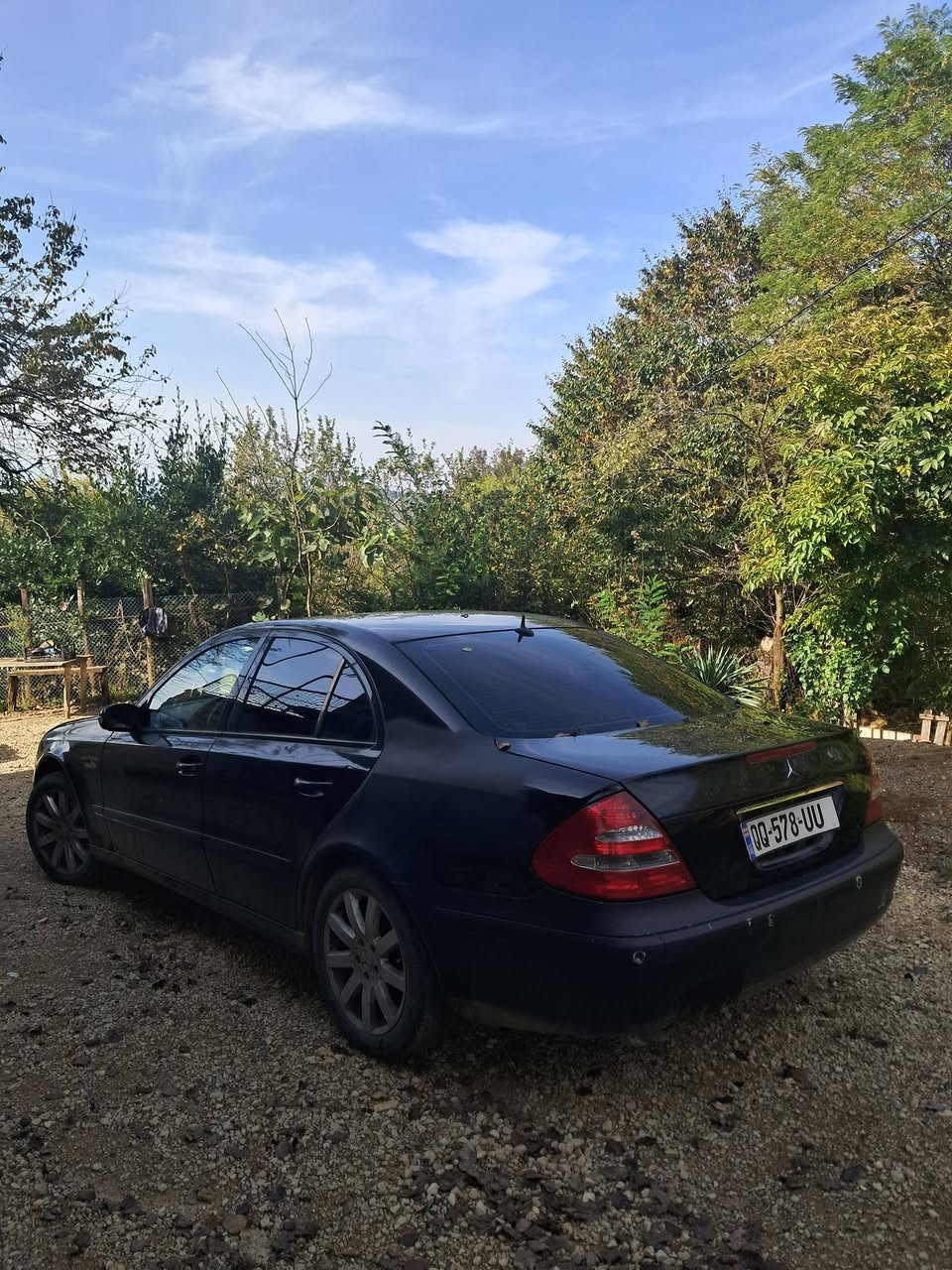 Mercedes-Benz W211 — 3,000$