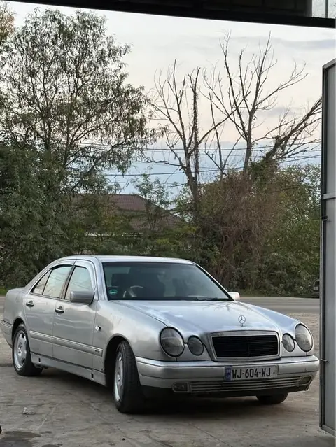 Mercedes-Benz — 3,900₾