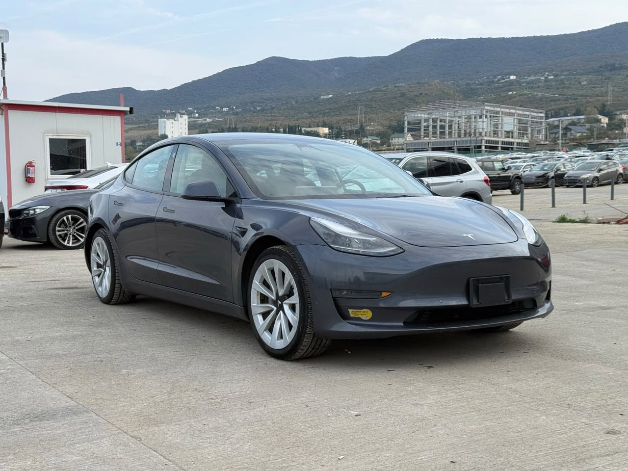 Tesla Model 3 2022 — 12,500$