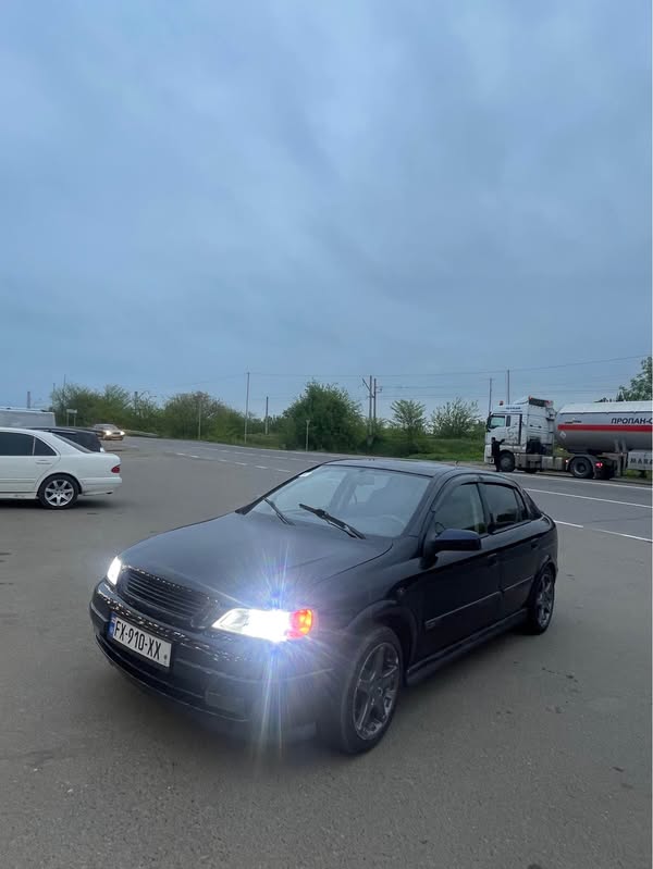 Avtomobil 1998