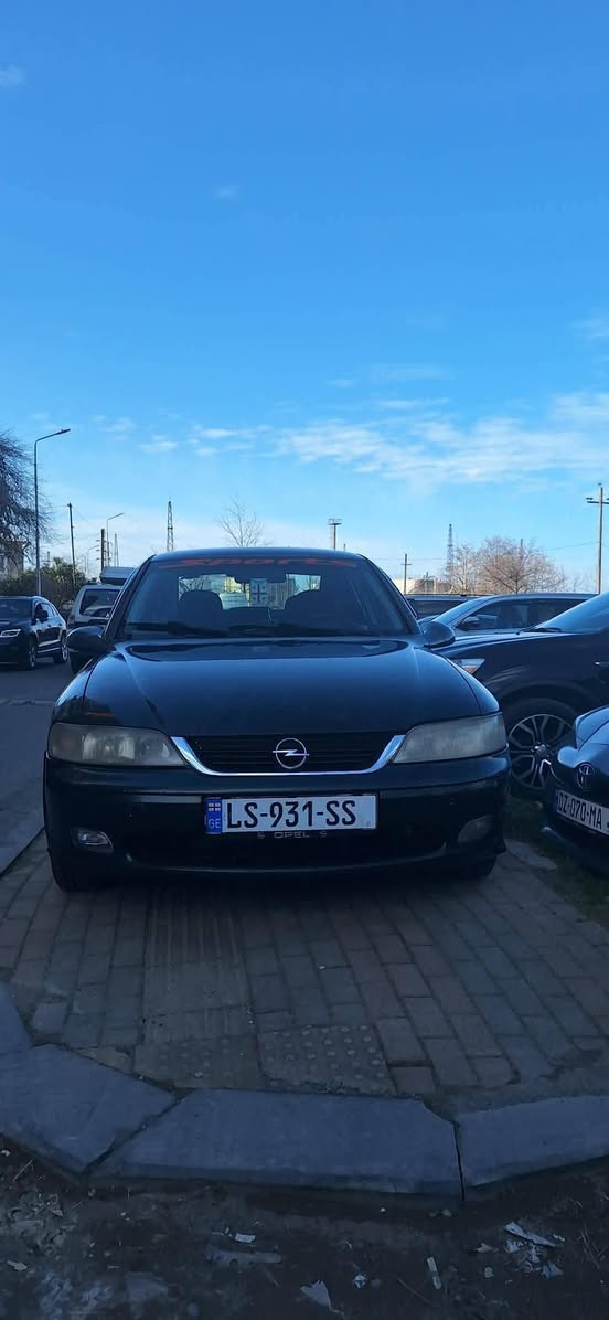 Vektura B 2.0 թուրբո դիզել, 1999 թվական — 2,000$