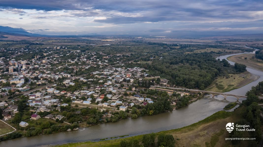 հողակտոր, Քարելի