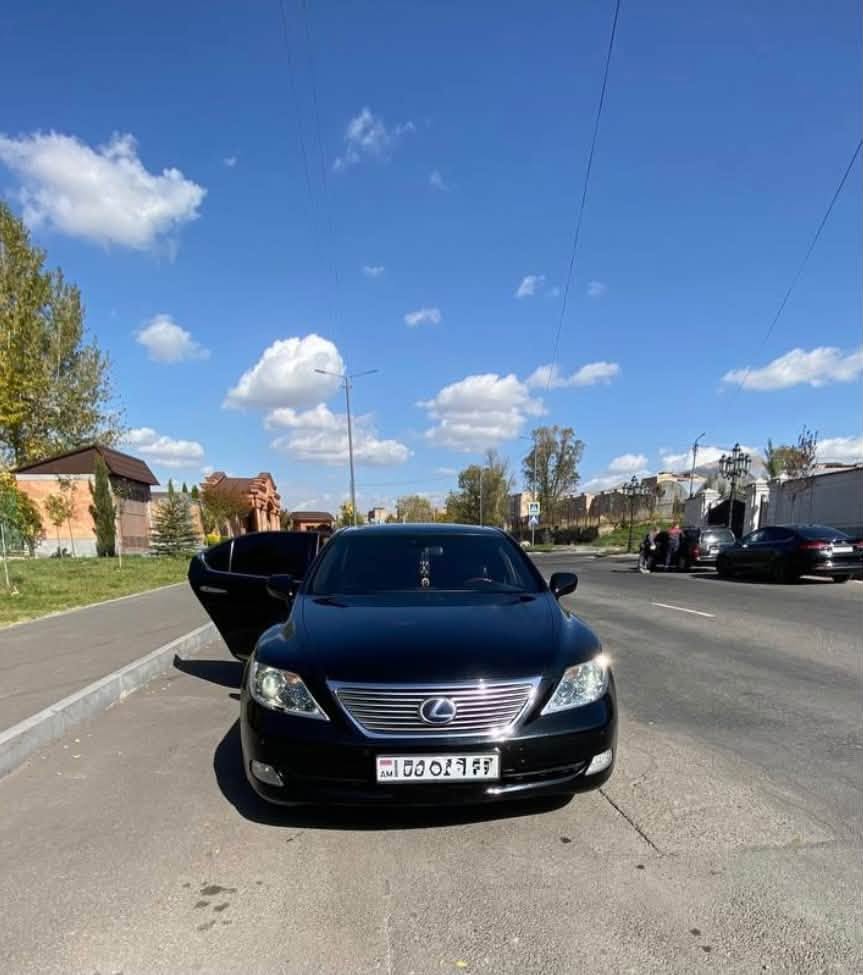 Lexus LS 460L 2007 — 11,000$