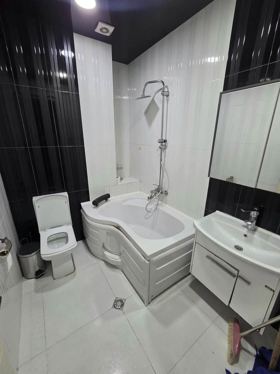 იყიდება ბინა ბათუმში. ინასარიძის 6 მე-2 — 100,000$