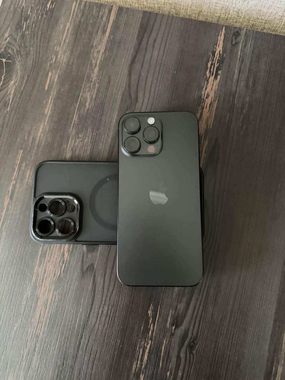 iPhone 16 Pro Max, 100% заряда батареи