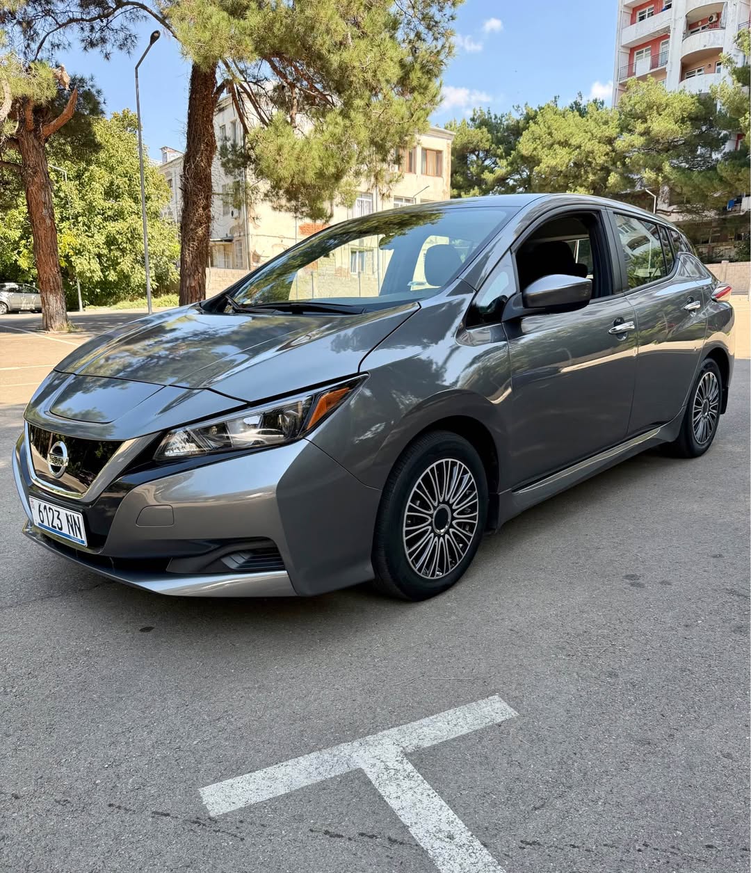 Nissan Leaf 2022 — 9,500$