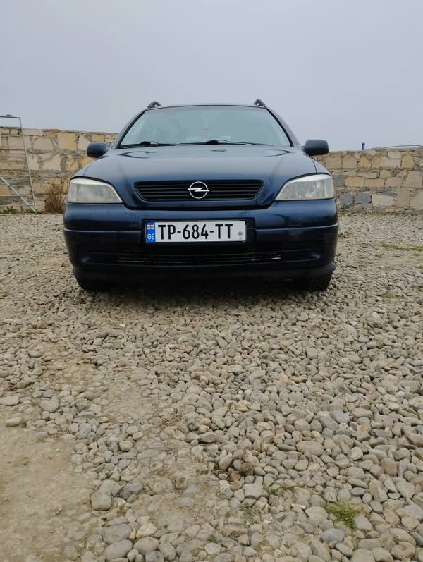 Avtomobil