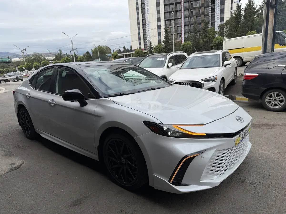 Toyota Camry 2026 — 33,000$