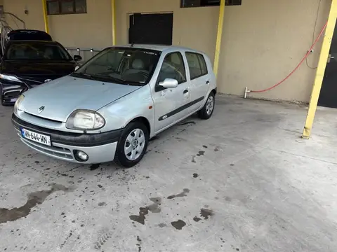 Renault 2000 — 1,500$