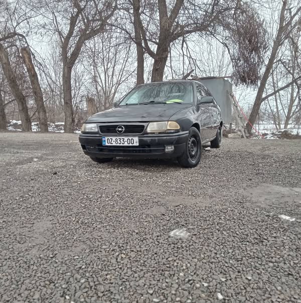 Avtomobil