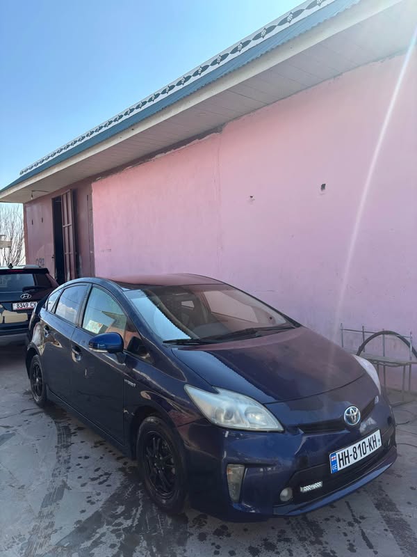 Avtomobil