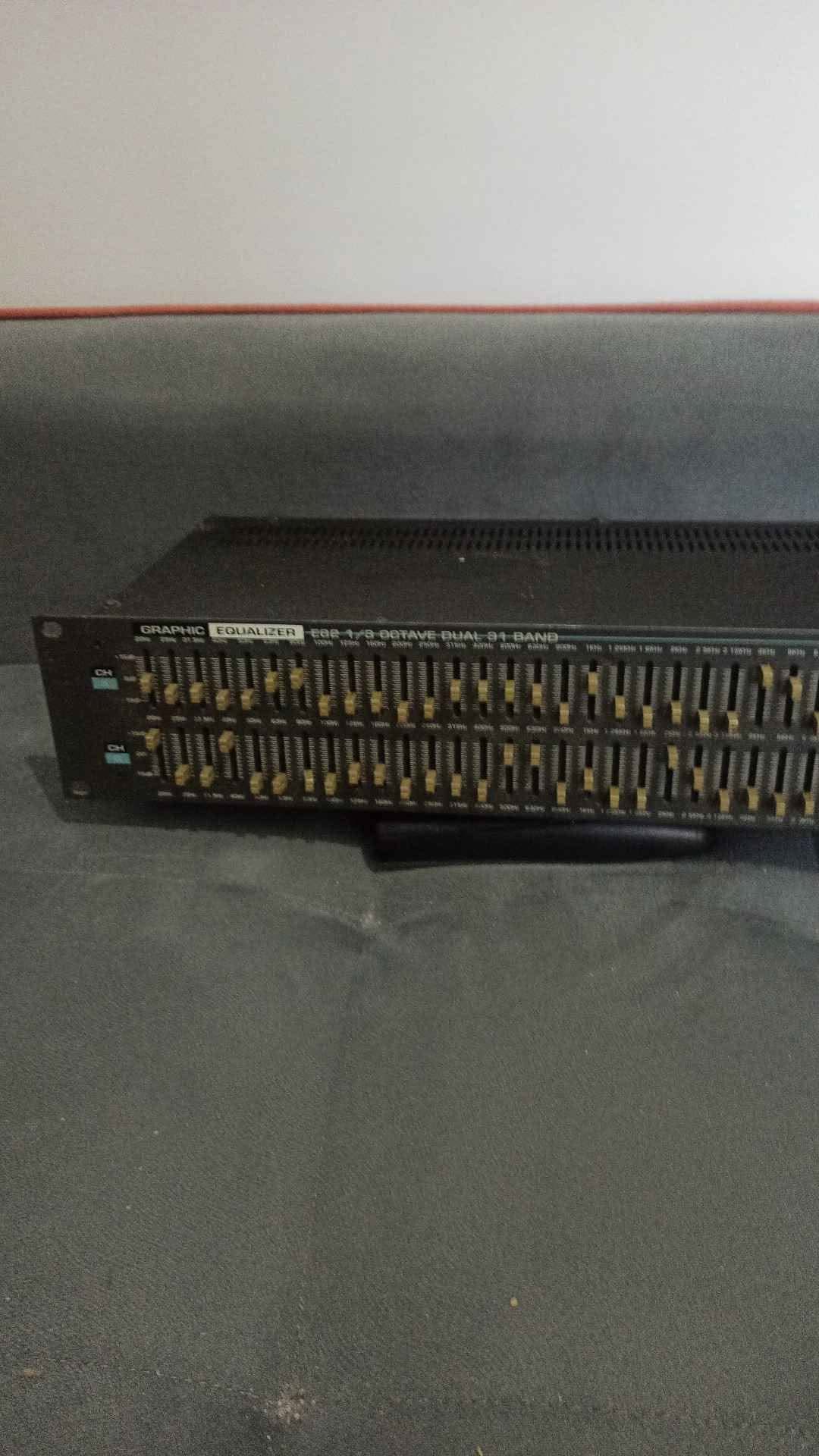 31-band graphic equalizer 1/3 octave