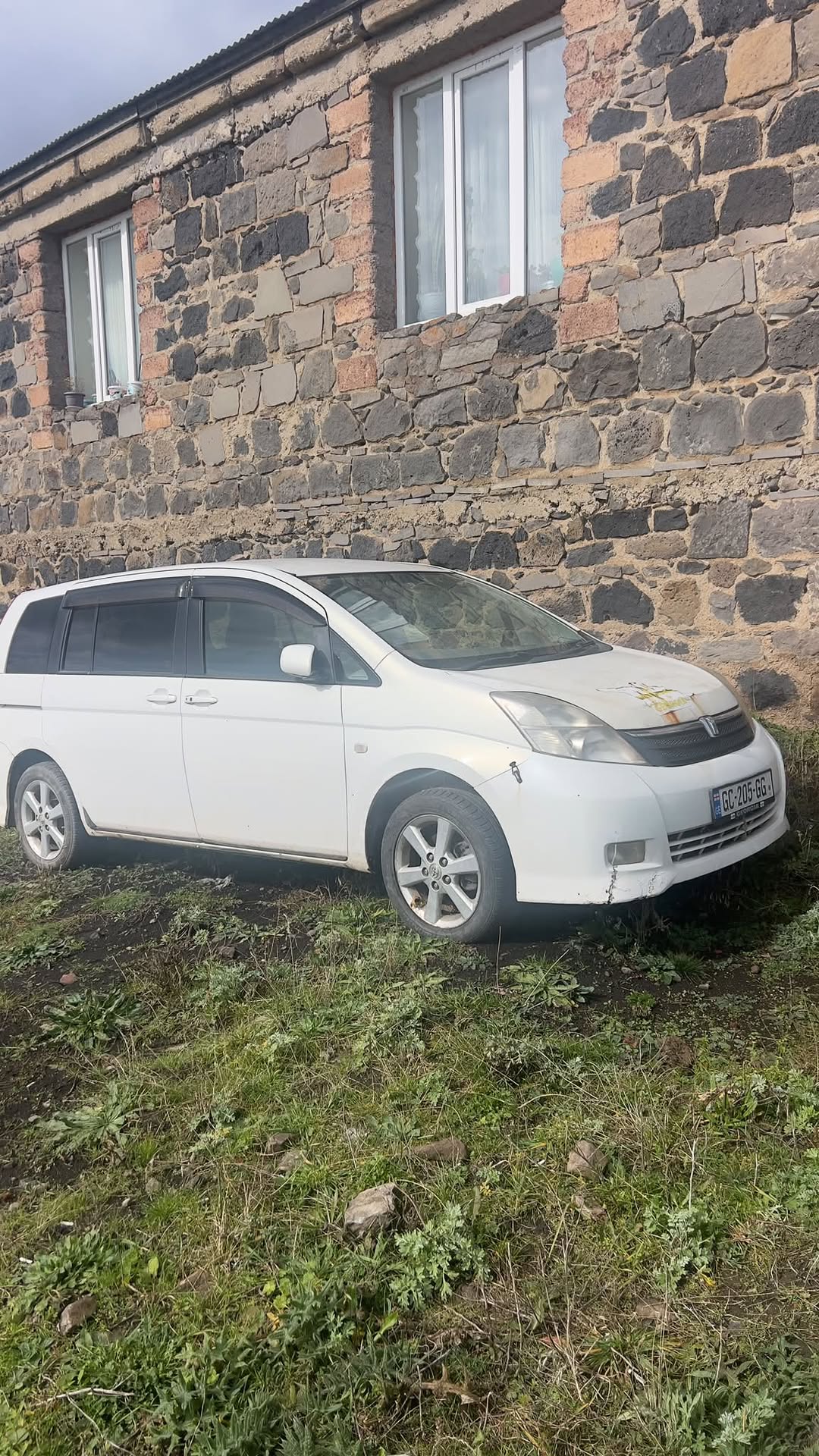 Toyota Isis 2005