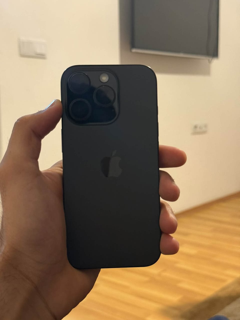 iPhone 16 Pro 256GB, battery 90%