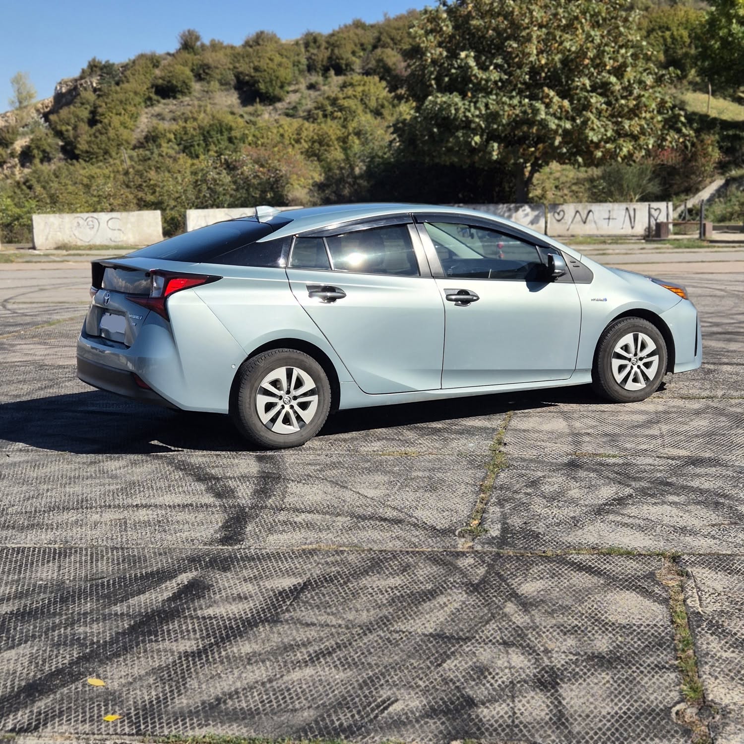 Toyota Prius 2022 — 12,500$